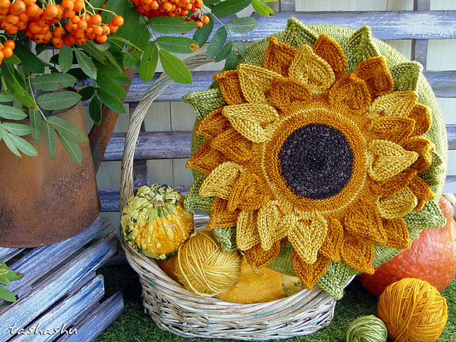 Ravelry: Decorative Sunflower pattern by Svetlana Gordon