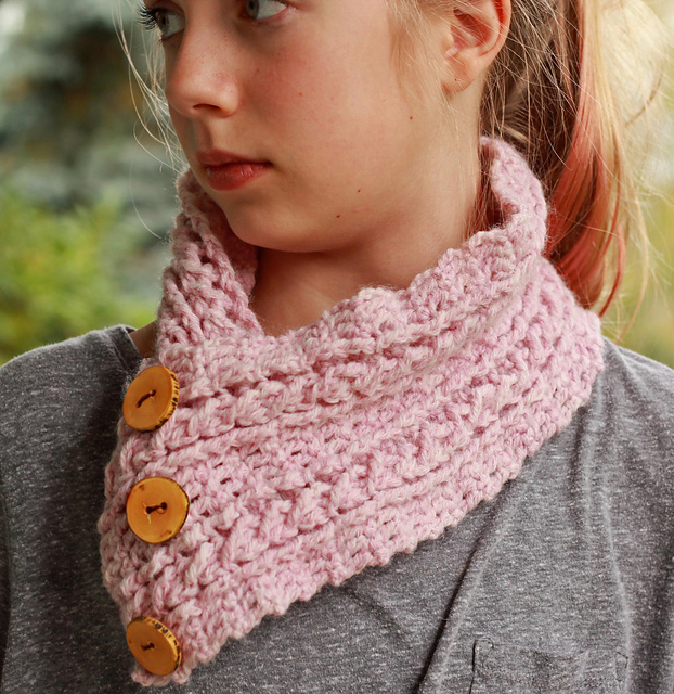 Crochet Meghan braided cable cowl