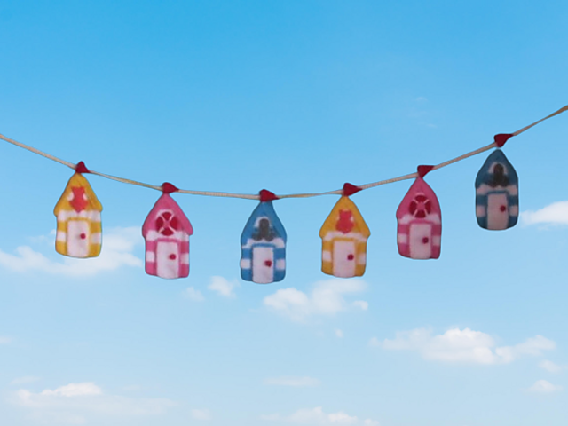 Holiday Home Beach Hut Bunting