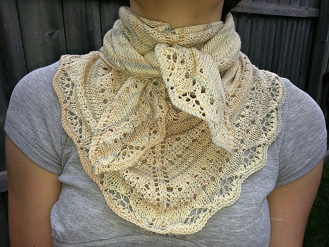 Scallop-Edge Shawlette