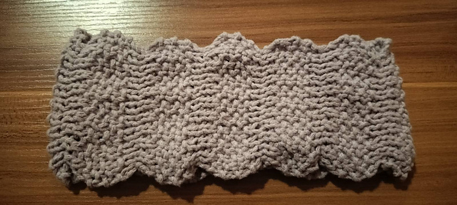 Wavey Scalloped Edge Knit Headband