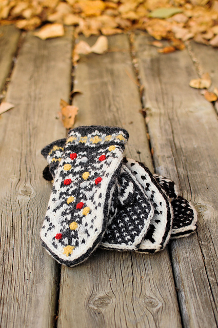 Tree of Advent Mitten