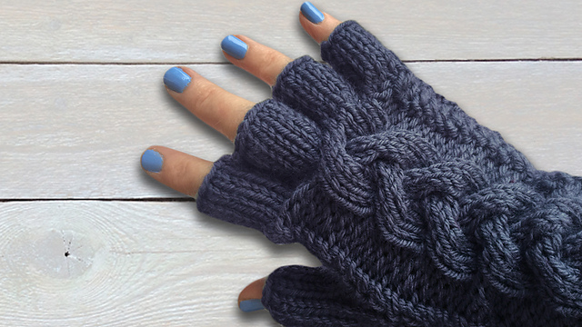 FINGERLESS GLOVES WITH PLAITED CABLE