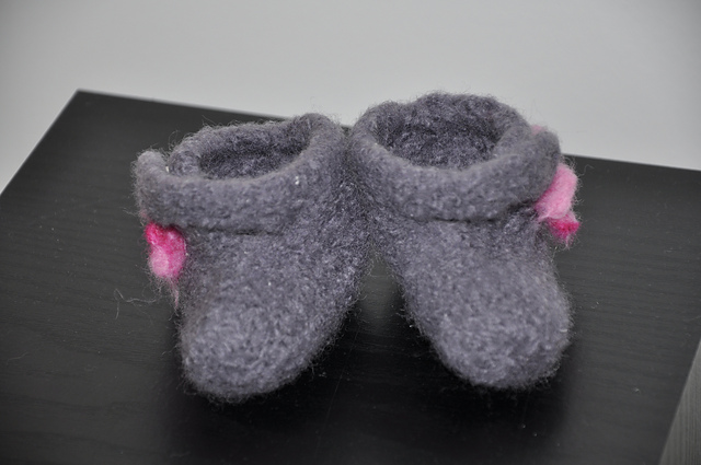 6709A und 6709B Babyschühchen ca. 9 und 11 cm lang
