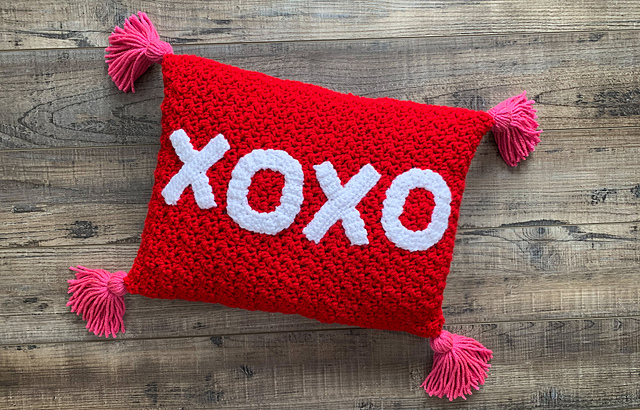 XOXO Valentines Throw Pillow
