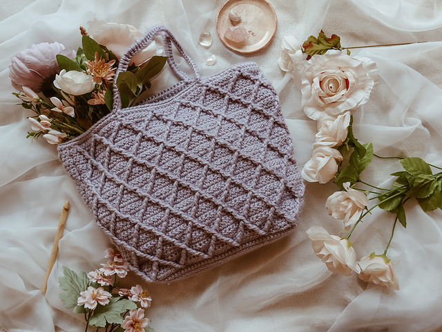 Almas Tote