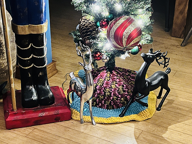Round Tree Skirt