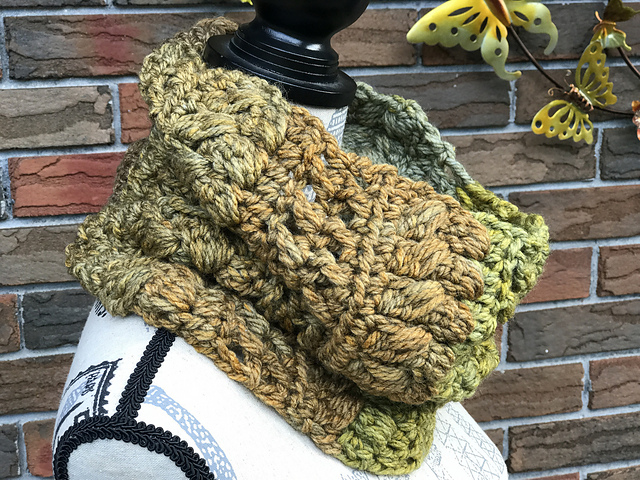 Puff Braid Cowl
