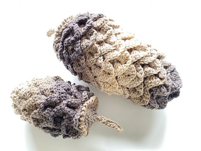 Oversizes Pinecones