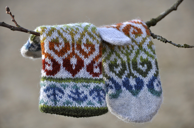 Colours of Norway Mittens