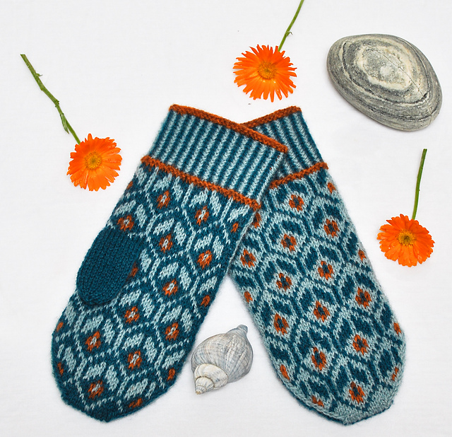 Demelza Mittens