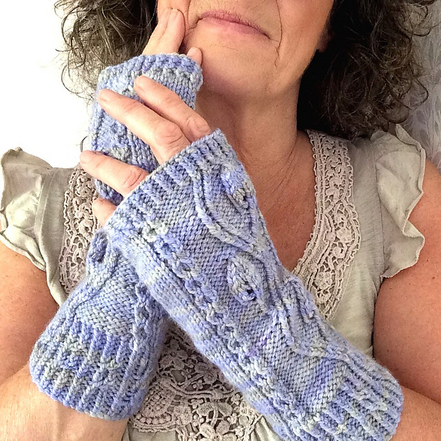 Pinnate Gloves