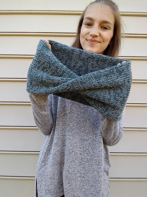 Vanilla Twist Cowl