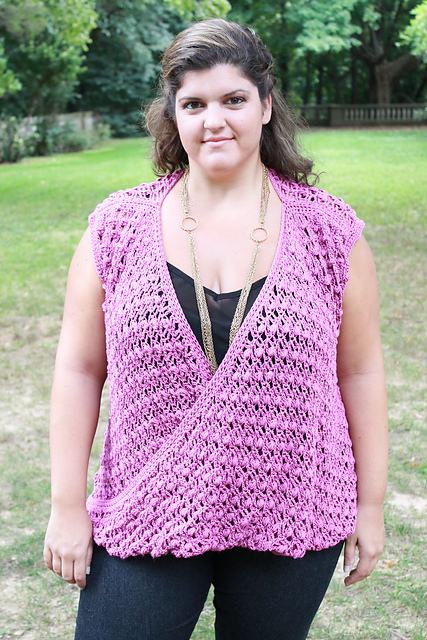 Berry Vine Twist Front Top Curvy