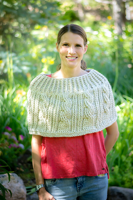Chunky Cabled Capelet
