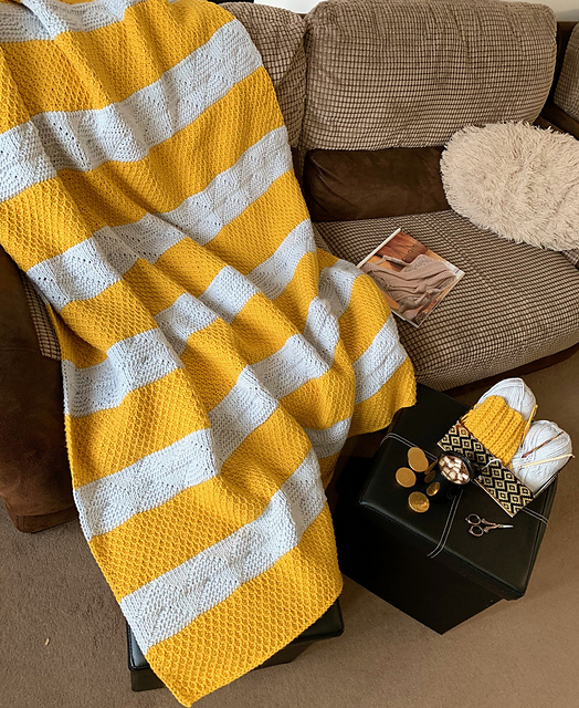 Honey Peaks Throw