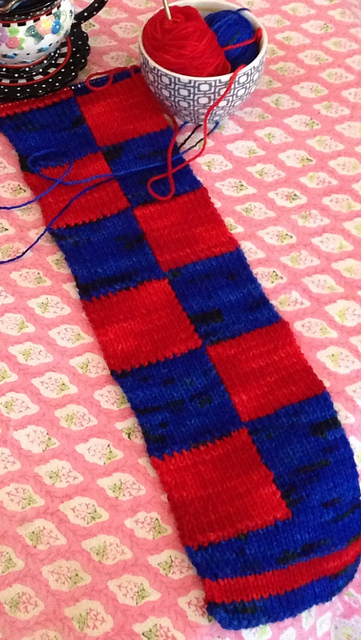 Ravelry: Reversible Checkerboard Intarsia Scarf pattern by Mary