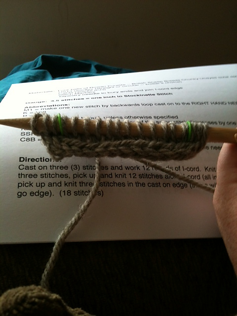 knit tutorial:  I-cord Tab Cast-On