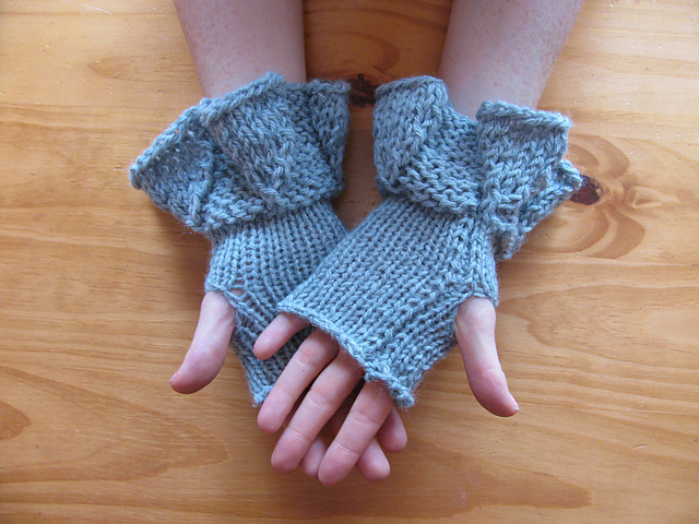 Ruffled Edge Fingerless Mitts