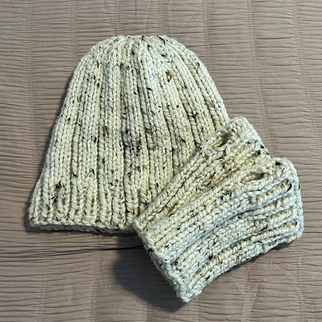 WW025 Ribbed Hat & Wristlets