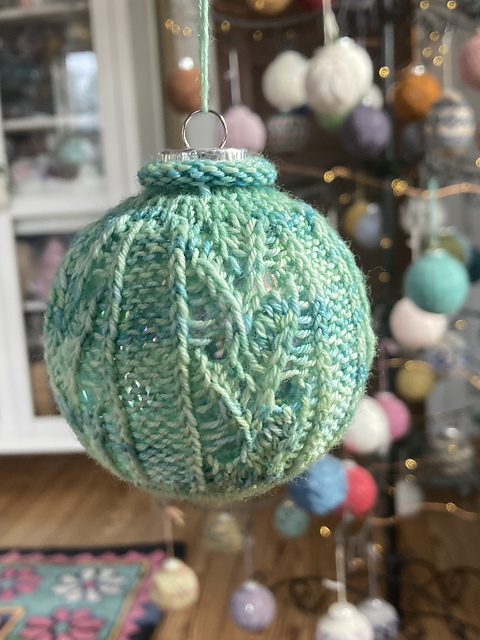 Lace Ribbons Bauble
