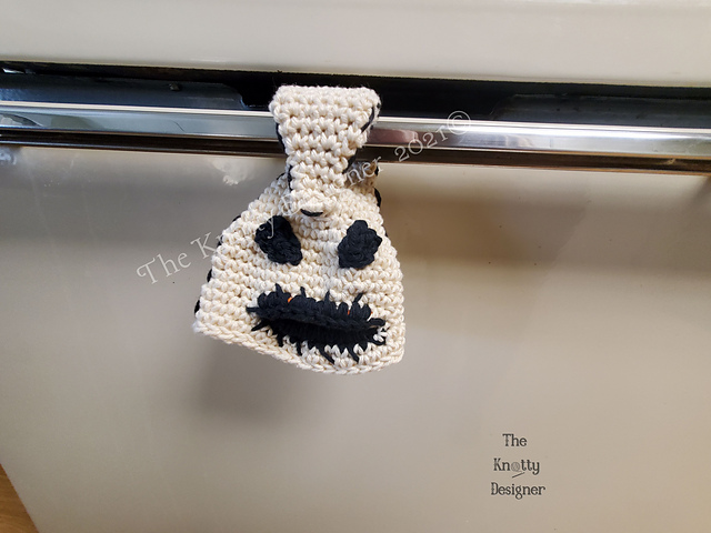 Oogie Towel Holder