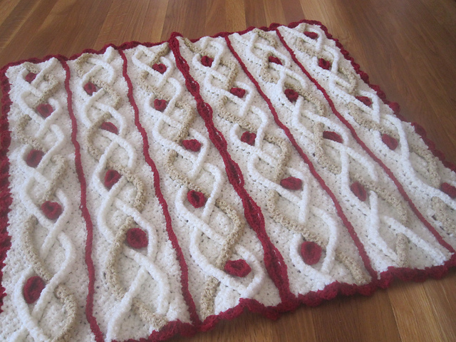 Margherite Cabled Accent Throw