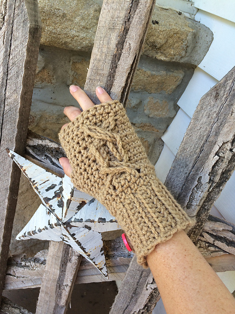 Chrissy's Cabled Fingerless Gloves