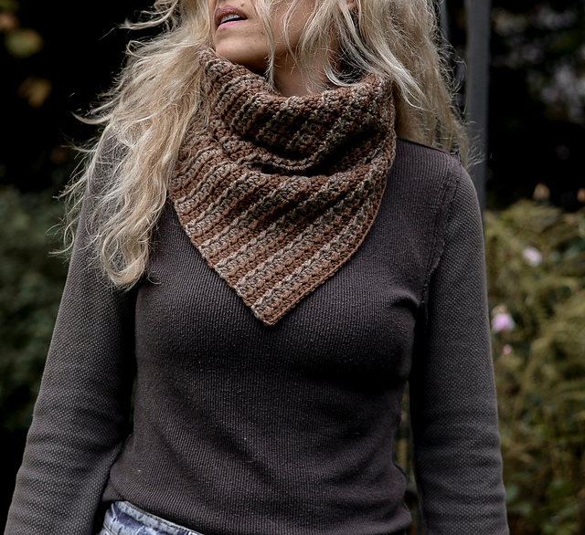 Valia Cowl
