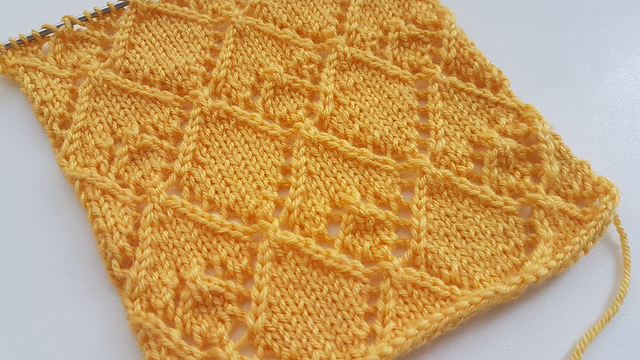 Double Diamonds Blanket Square