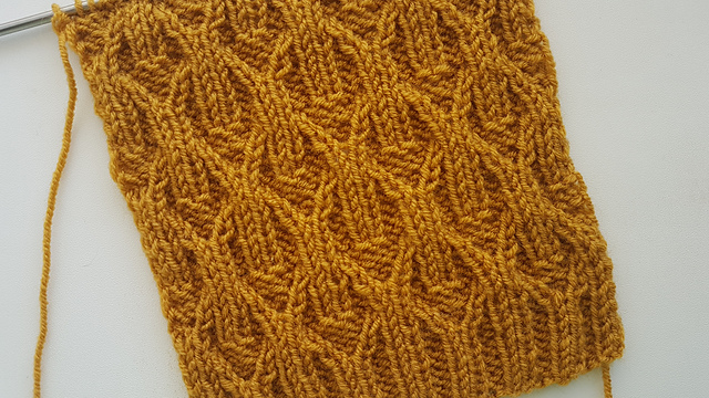 Curly Ribbon Blanket Square