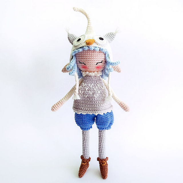 Willa the winter owl elf