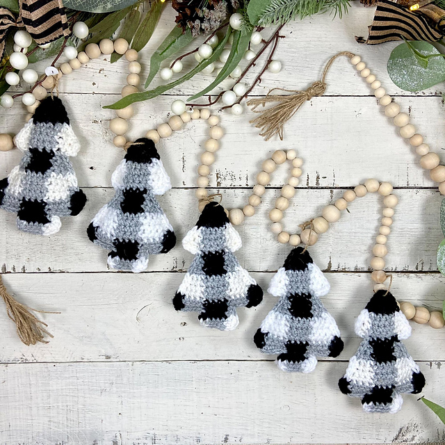 Buffalo Plaid Christmas Garland