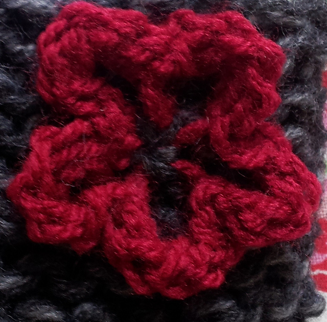 Simple Knitted Phone Case and Flower for Beginners
