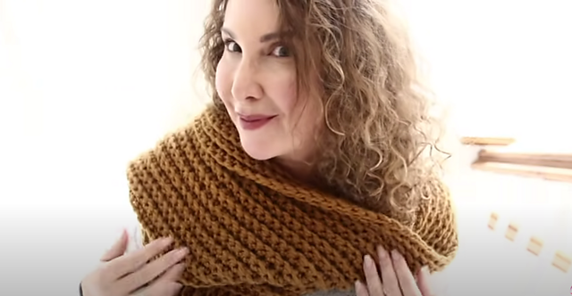 The Easiest Crochet Scarf
