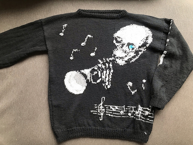 Skull sweater with trumpet