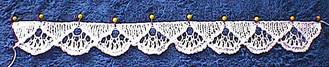 Scalloped Edging Motif