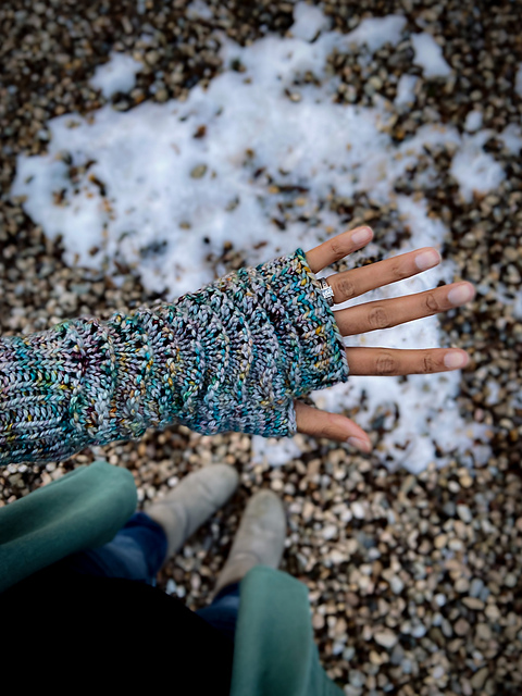 Waves of Winter gloves