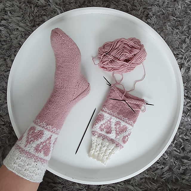 Sydänsukat / Hearts up and down socks