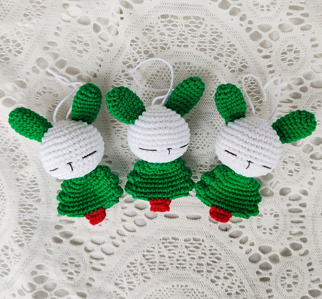 Crochet Christmas Ornament - Bunny Tree
