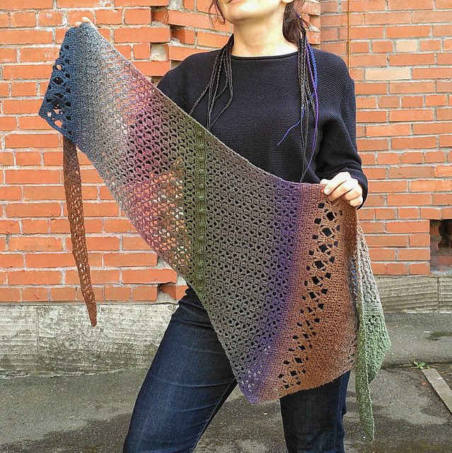 Ewaly Shawlette