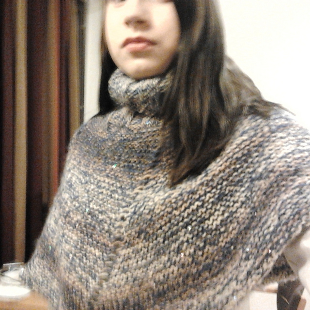 Neulottu poncho