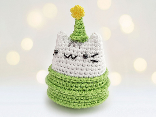 Christmas tree cat