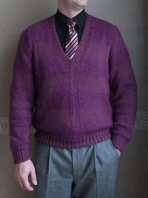 Modell 02 - Striped v-neck sweater