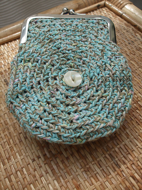 Spirale Button Purse