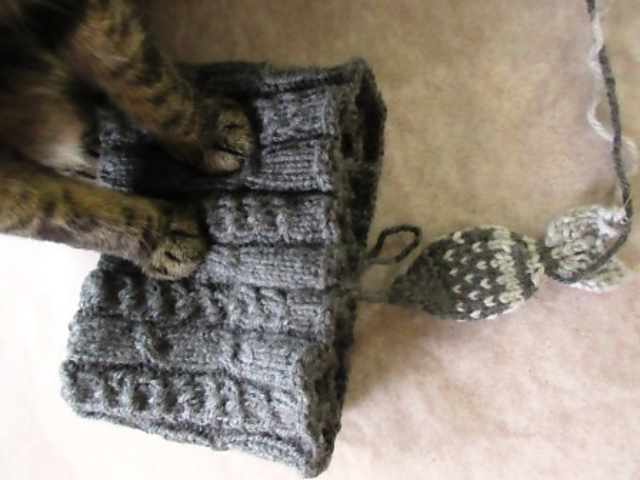 Furballs' Lemon Twist Cowl