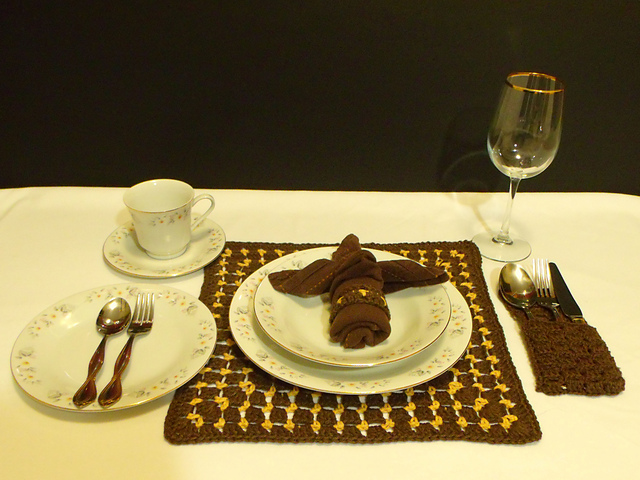 A Graceful Dining Set
