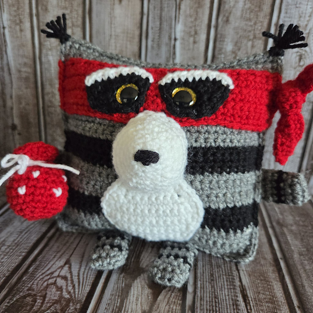 Love Bandit Raccoon Cuddler