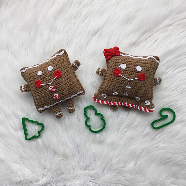 Gingerbread Christmas Cuddler
