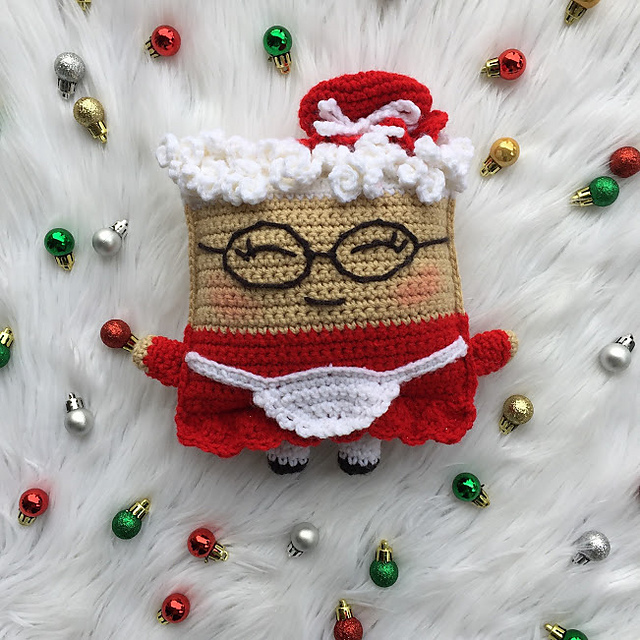 Mrs Claus Christmas Cuddler